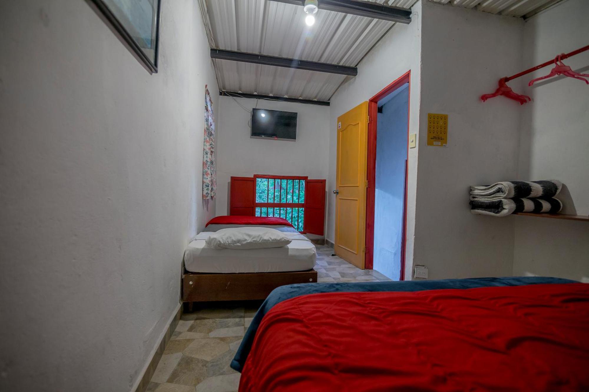 Hotel Marrokos Aeropuerto Jose Maria Cordova Guarne Esterno foto